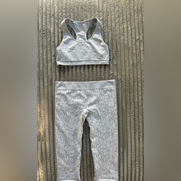 Fabletics set - Picture 2 of 4